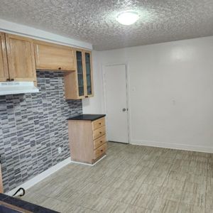 4 1/2 - Photo 2