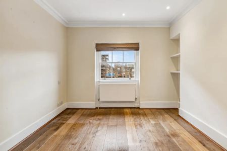 4 bedroom maisonette in London - Photo 2