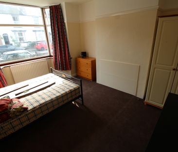 5 Bed Student Accommodation - Photo 2