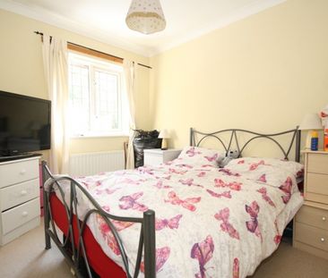 Knaphill, Woking - Photo 4