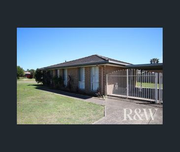 GREAT FAMILY HOME! - Photo 3