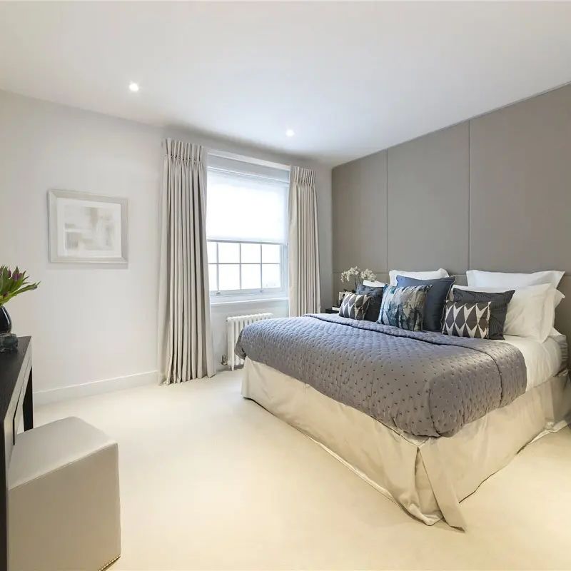 2 bedroom house in Knightsbridge - Photo 1