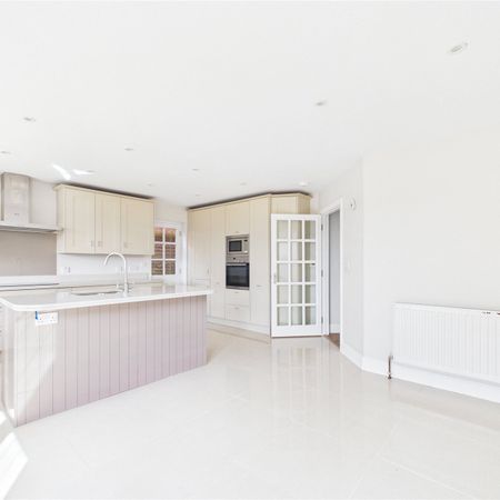 High Road, Maidenhead High Road, Maidenhead - Photo 4