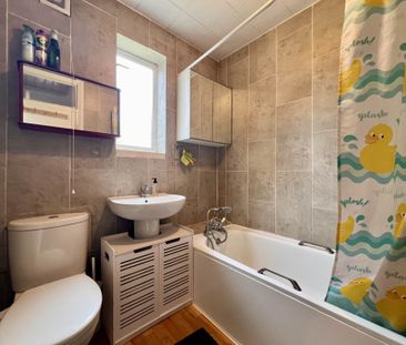 Guide Price £2,400 pcm - Available Now - Unfurnished - Photo 6