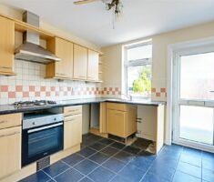 2 BEDROOM House - End Terrace - Photo 2