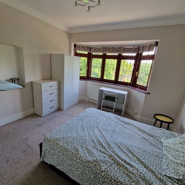 Room in a Shared House, Suffolk Road, IG3 - Photo 1