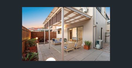 Three levels of Boutique Townhouse Living Moments from the Bay - Photo 3