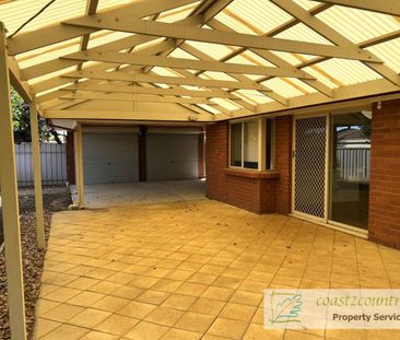 Fantastic Family Home in Ideal Location! - Photo 4