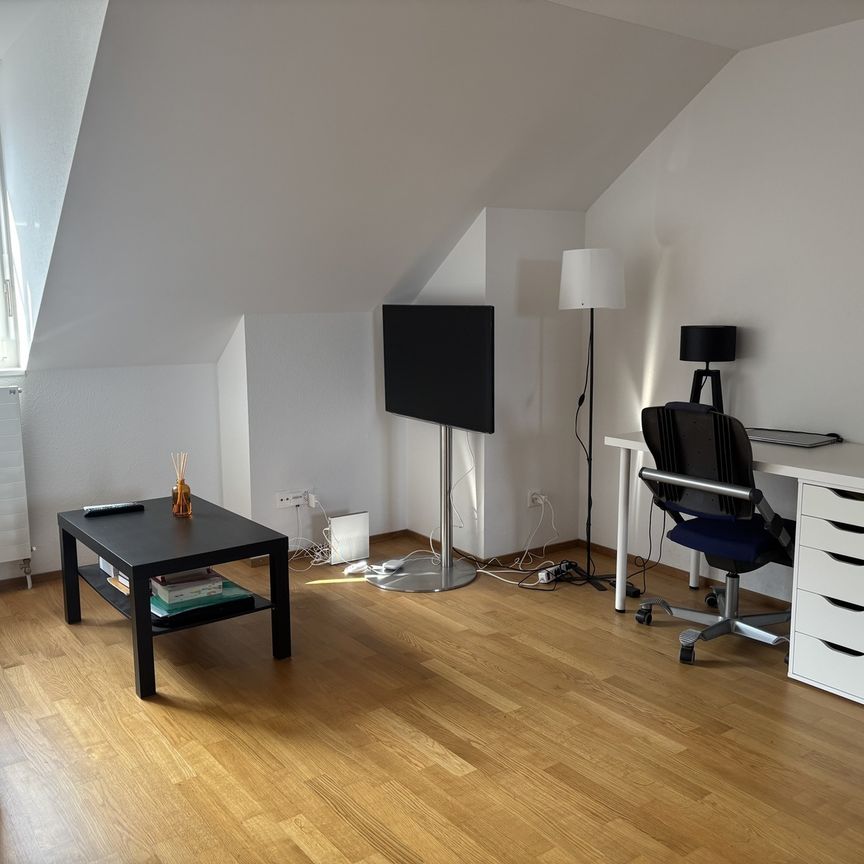 APPARTEMENT 11/2 PIÈCES MANSARDÉ À LUCERNE, MEUBLÉ, TEMPORAIRE - Photo 1