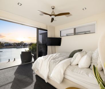 1/10 Nootka Court, Broadbeach Waters QLD 4218 - House For Rent | Do... - Photo 4