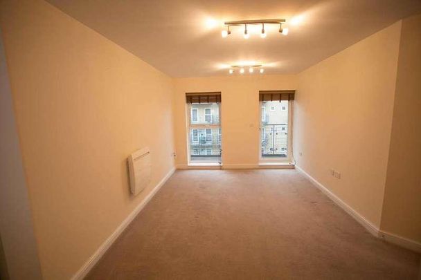 Portland Place, Greenhithe, DA9 - Photo 1