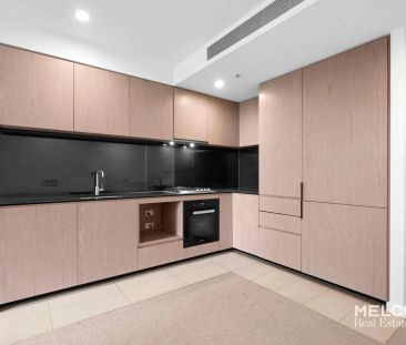 “ARCHITECTURAL ICON - UNFURNISHED TWO BEDROOMS” - Photo 2