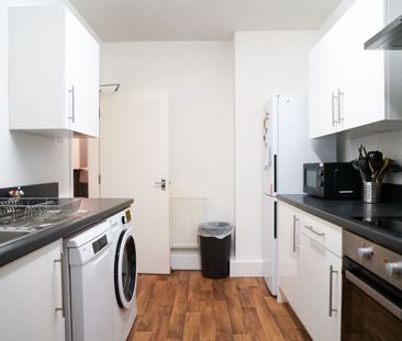 4 bedroom apartment to rent West Street, Sheffield, South Yorkshire... - Photo 3