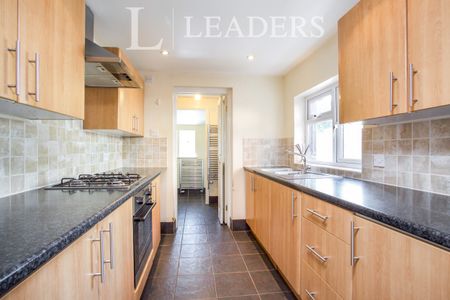 2 bedroom house to rent Connaught Road, Brookwood, Woking, GU24 - Photo 3