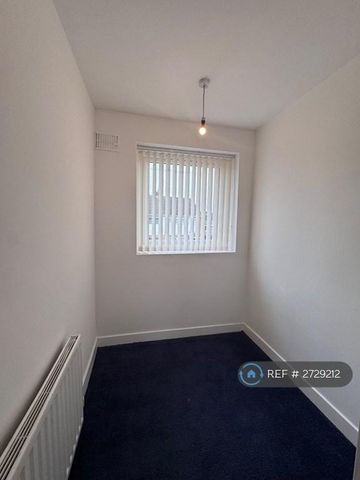 3 bedroom end of terrace house to rent - Photo 4