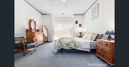 Family home located on a half acre! - Photo 4