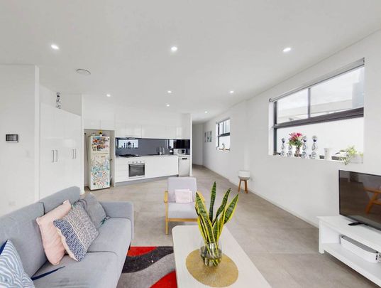 Modern & Private 2-Bedroom Apartment - Photo 1