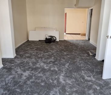 3 Bed Flat, Grosvenor Road, E6 - Photo 3