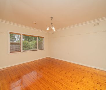 Clean and neat this family home has everything you need. - Photo 3