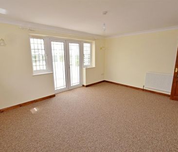 3 bedroom detached bungalow to rent - Photo 2