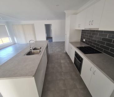 32 Sorrento Drive, Bargara QLD 4670 - House For Rent - $680 | Domain - Photo 3