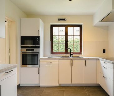 Villa te huur in Hoeilaart voor € 2.450 met 4 slaapkamers - Photo 2