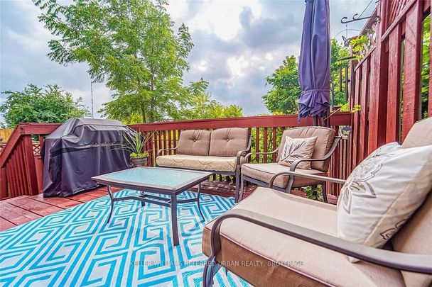 For Lease - 75 William Curtis Circle, Newmarket, Ontario - Photo 1