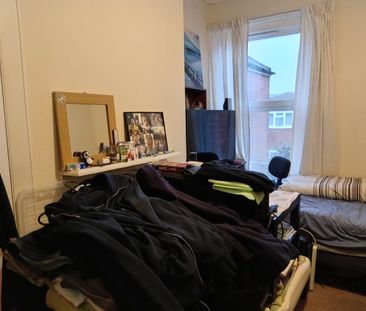 4 Bed Semi-Detached House, Mordaunt Road, SO14 - Photo 5