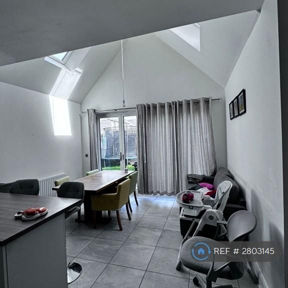 4 bedroom detached house to rent - Photo 1