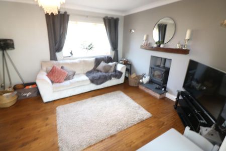 3 bedroom semi-detached house to rent - Photo 2