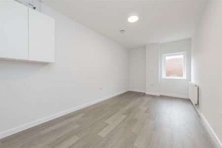 1 bed Apartment To Let - Photo 4