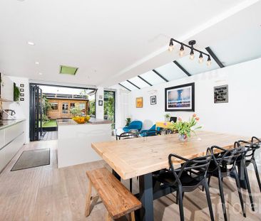 4 bedroom semi-detached house to rent - Photo 4