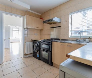 3 bedroom end of terrace house to rent - Photo 5