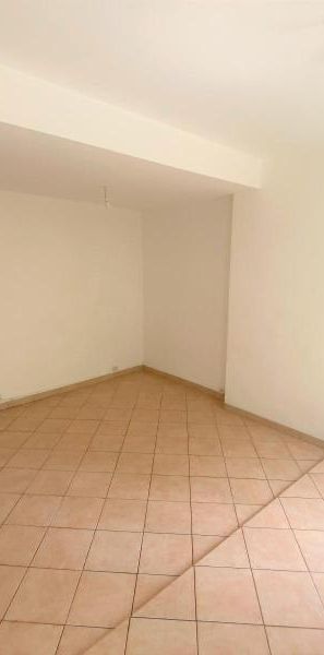 Location Appartement 1 pièce 25m² MARSEILLE 1er - Photo 1