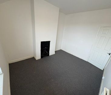 4 bed Terraced - To Let - Photo 5