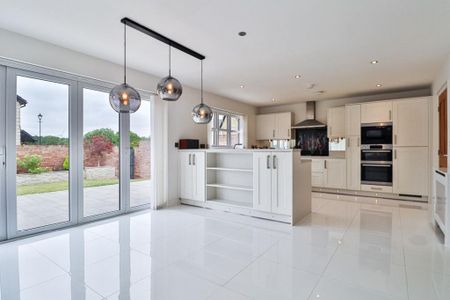 5 bedroom detached house to rent - Photo 4