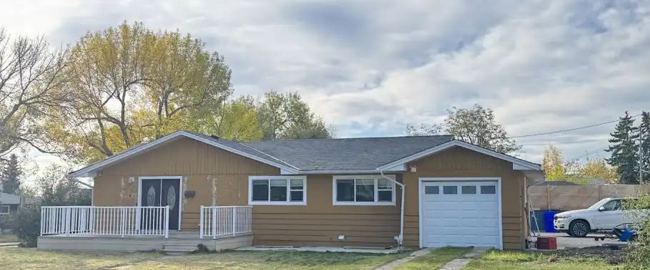 Three bedroom main floor for rent | 3 Holmwood Avenue Northwest, Calgary - Photo 1
