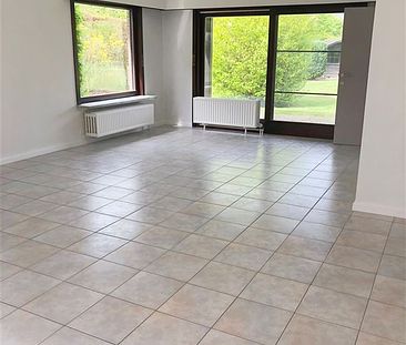 Vrijstaande woning met 2 SLPK’s, dubbele garage & prachtige tuin - Foto 1