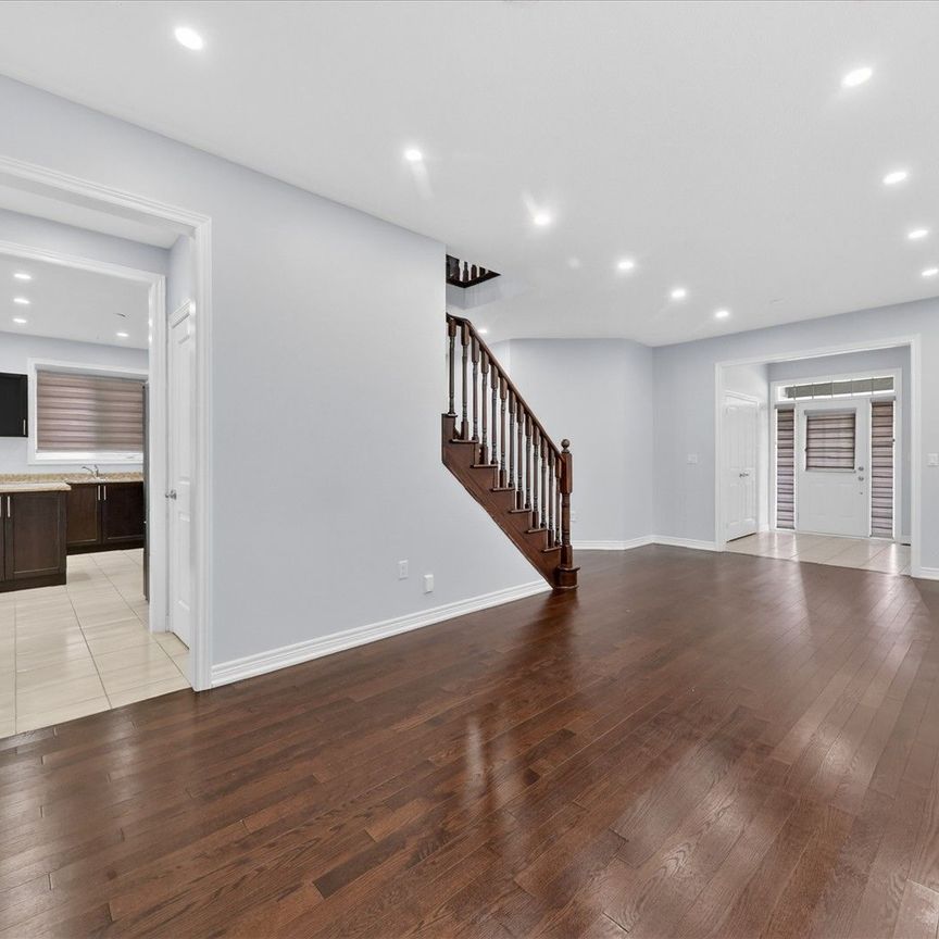 For Lease - 10 Gusul Avenue, Clarington, Ontario - Photo 1