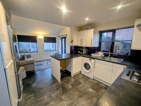 2 bedroom semi-detached house to rent - Photo 4