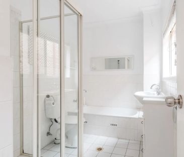 Stylish Townhouse Living in a Prime North Parramatta Location - Photo 2