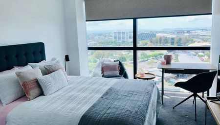 Fully Furnished Secure Studio Apartment - Photo 2