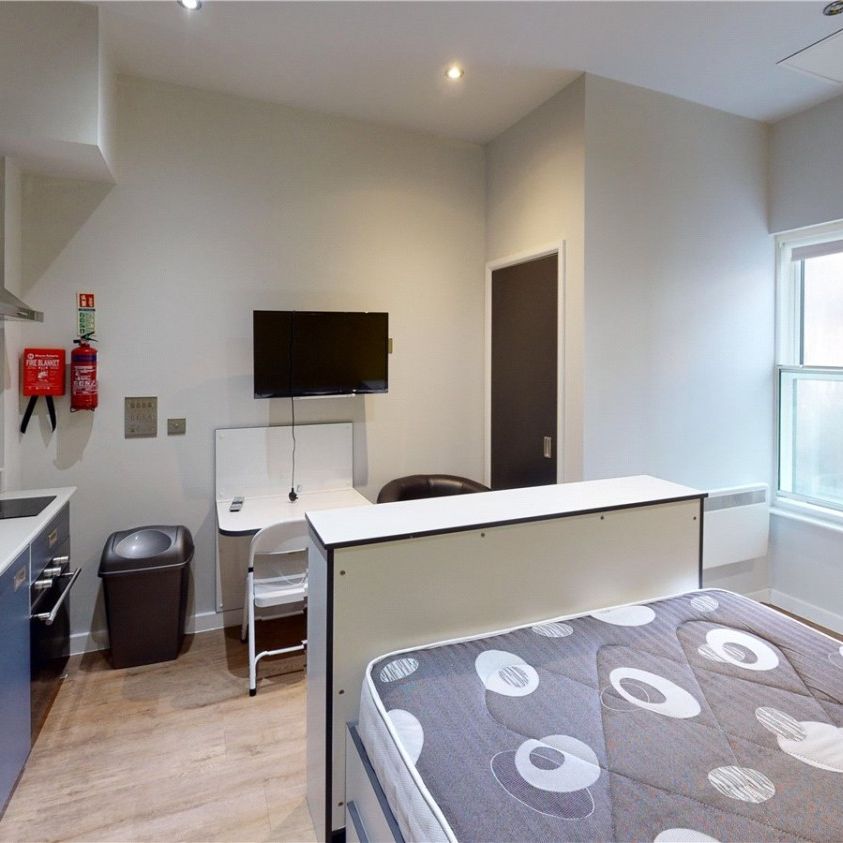 Queens Road, - Photo 1