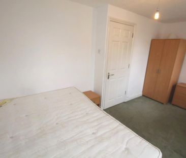 4 bedroom terraced house to rent - Photo 3