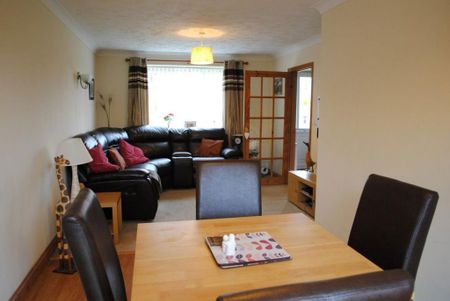 3 bedroom cottage to rent - Photo 2