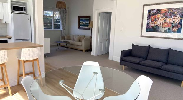 Beautifully furnished fully renovated villa in prime location! - Photo 1