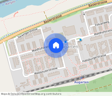 In a green setting - Foto 1