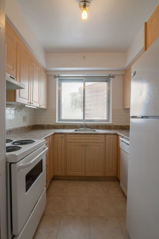 3555 Cote-des-Neiges Road - Photo 2