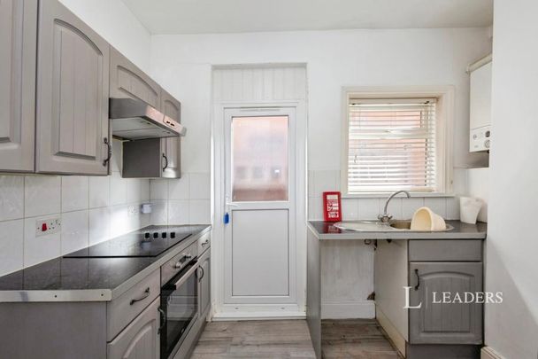 2 bedroom apartment to rent 50 Gains Road, Southsea, PO4 - Photo 1