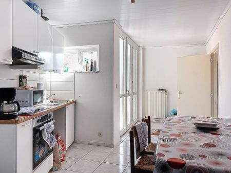 Appartement met één slaapkamer in Morlanwelz - Photo 3